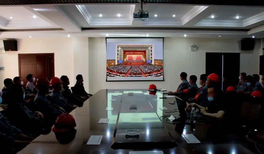 學(xué)習(xí)二十大、永遠(yuǎn)跟黨走、奮進(jìn)新征程！楚勝集團(tuán)組織全體